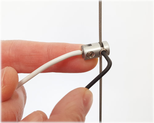 Connecting the power supply terminals to a cable wire