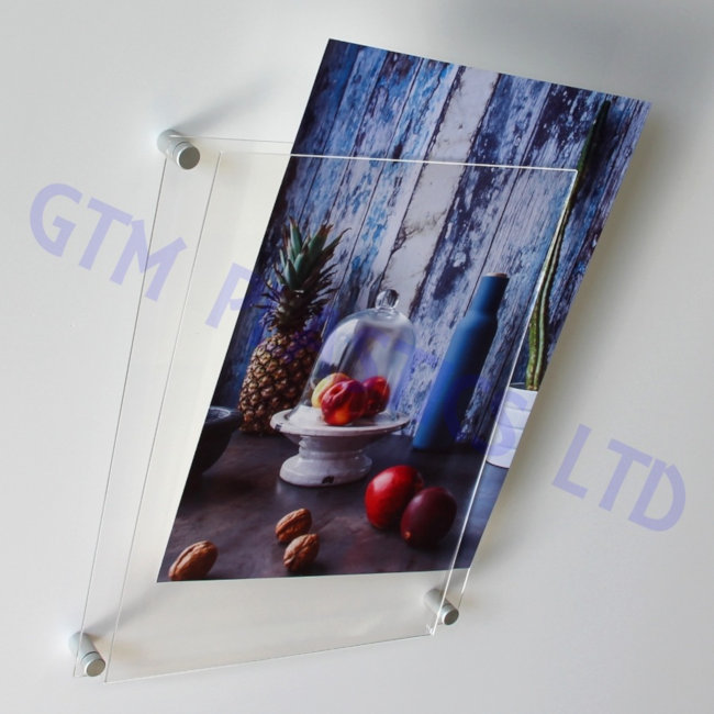 Wall mounted poster holder - the poster being changed